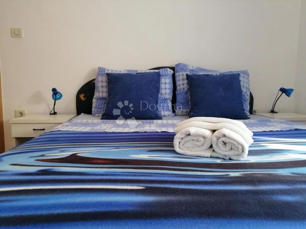 funtana!prilika!uhodana apartmanska kuća na parceli sa velikim potencijalom! - slika 23