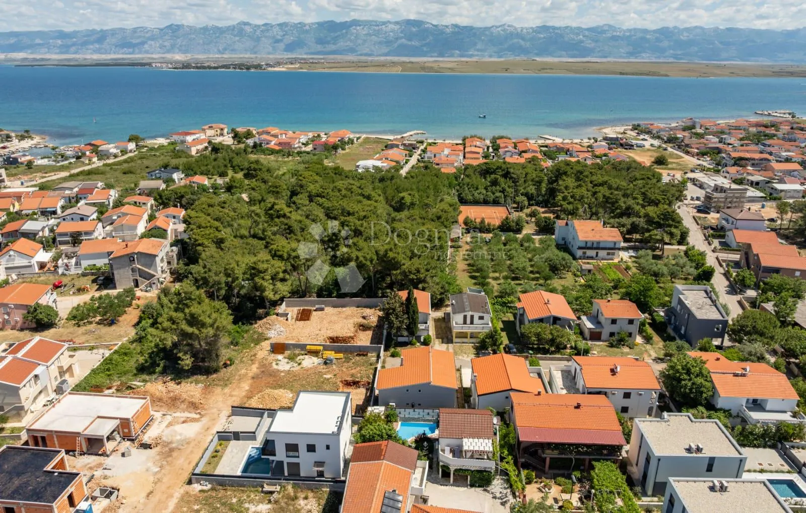 tri apartmana s bazenom - slika 86