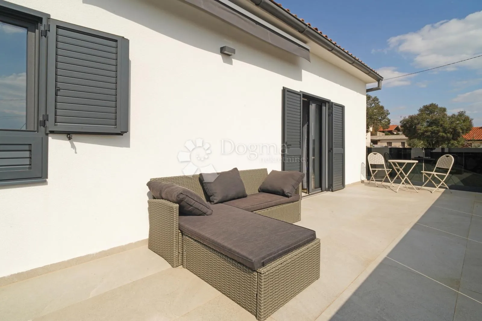 moderna kuća s 2 apartmana- kaštelir - slika 32