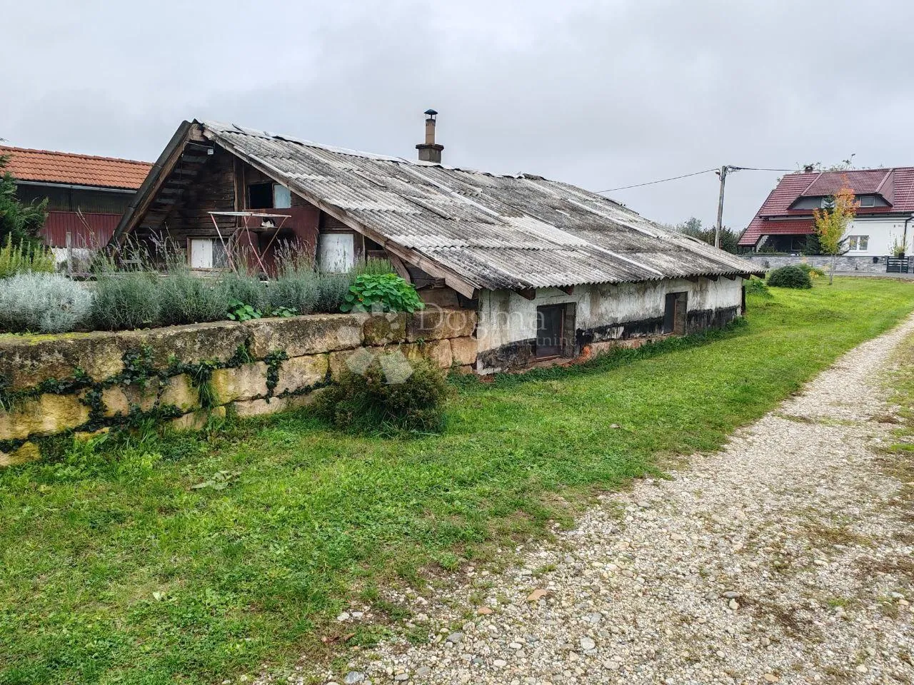 kuća sa poslovnom zgradom - slika 2