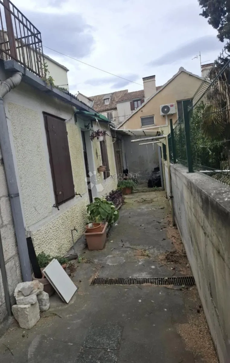 prizemlje s mogućnošću nadogradnje , split, centar - slika 1