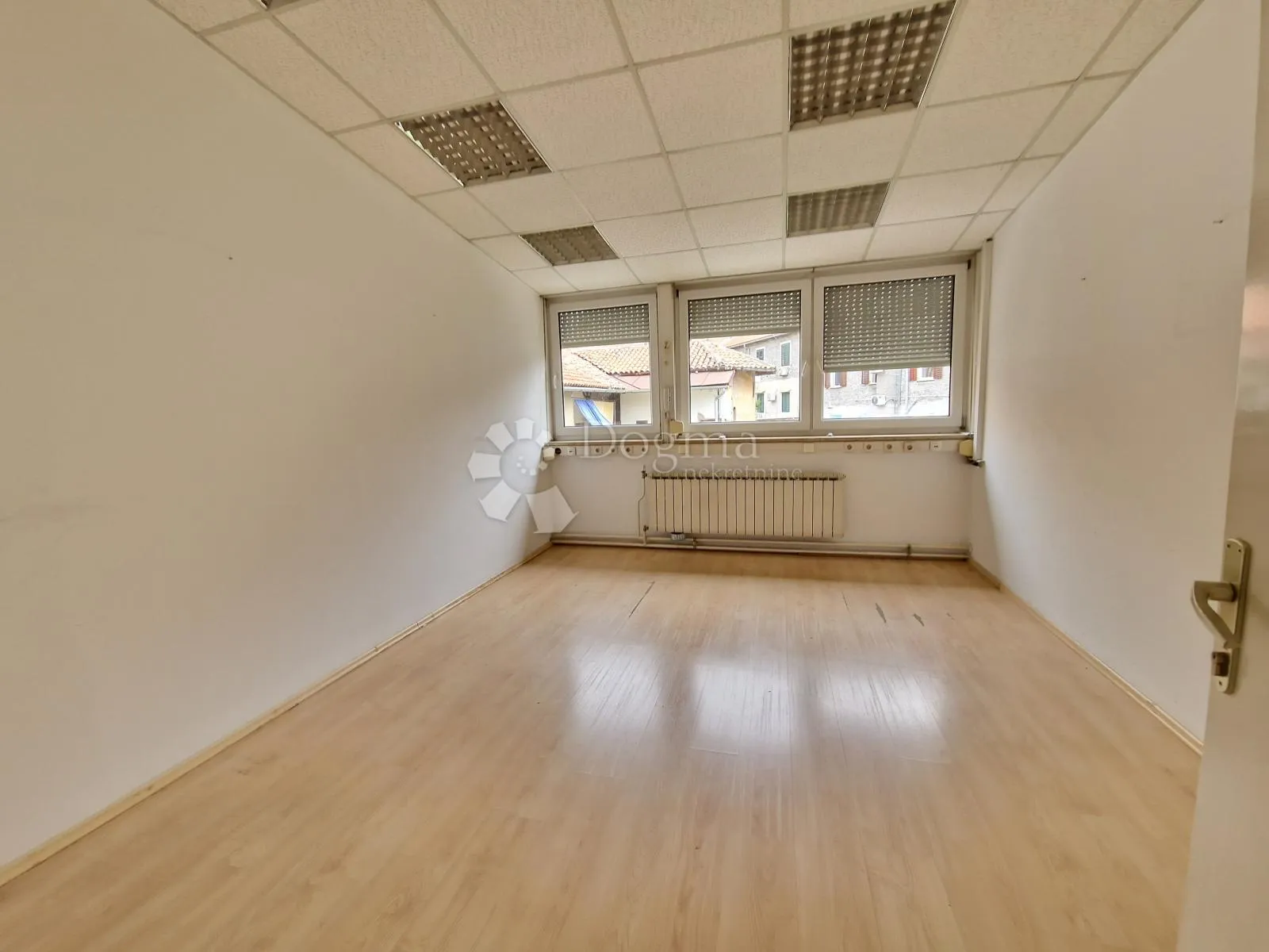 odličan, prostrani poslovni prostor nadomak centra grada - slika 17
