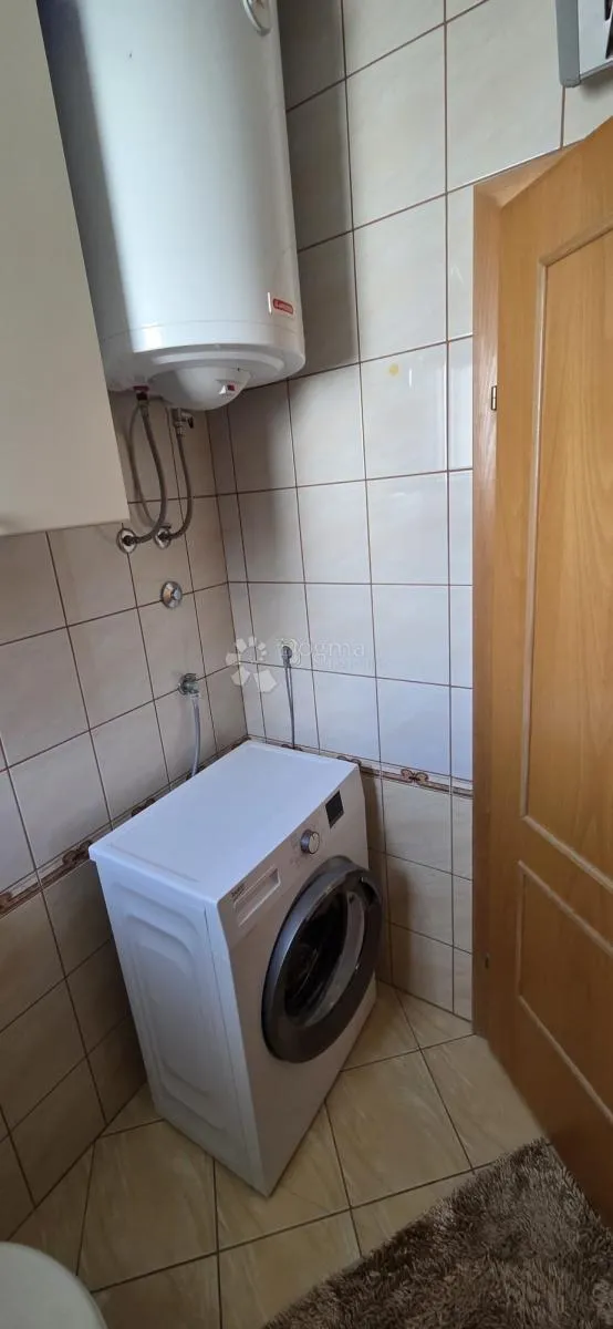 trosobni stan u novalji - slika 14