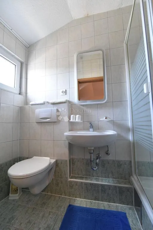 diklo-vila 80m od mora, 7 stambenih jedinica! - slika 10
