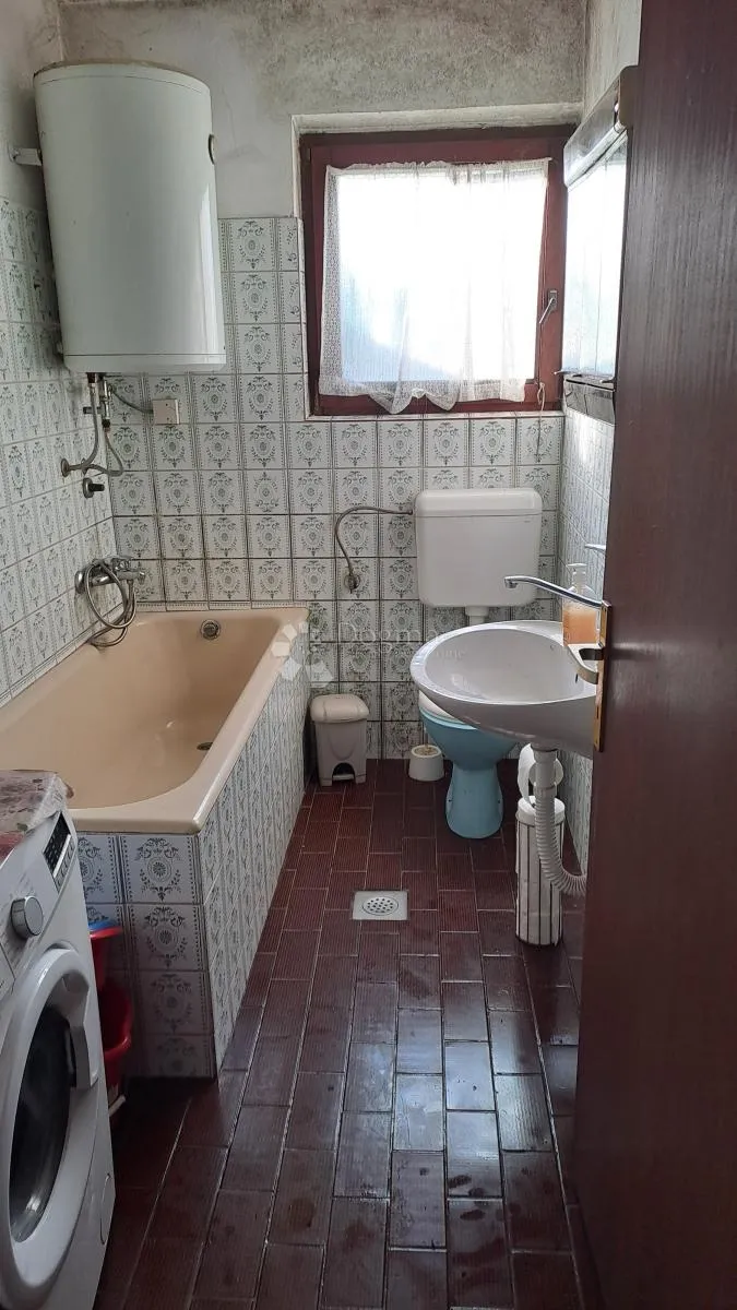 izvrsna lokacija, kuća s 3 stana - slika 21
