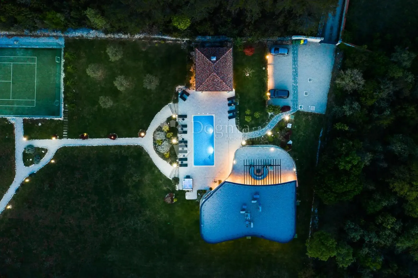 jedinstvena vila na osami sa teniskim i golf terenom - slika 48