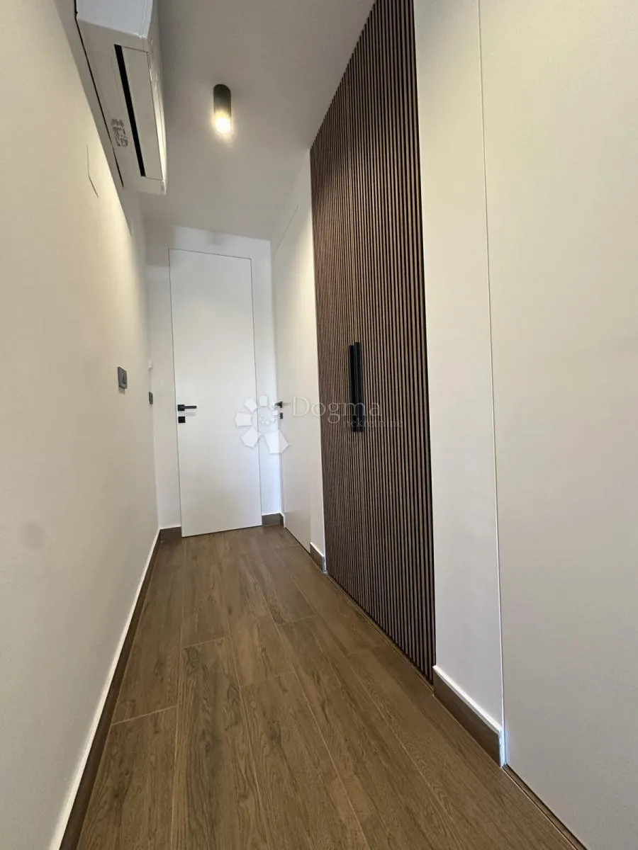 moderan dvosobni stan 15 m od mora - umag - slika 8