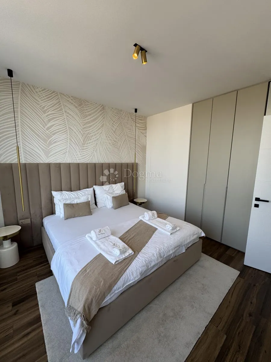 obalna rezidencija iznad standarda – moderna vila prve linije - slika 26