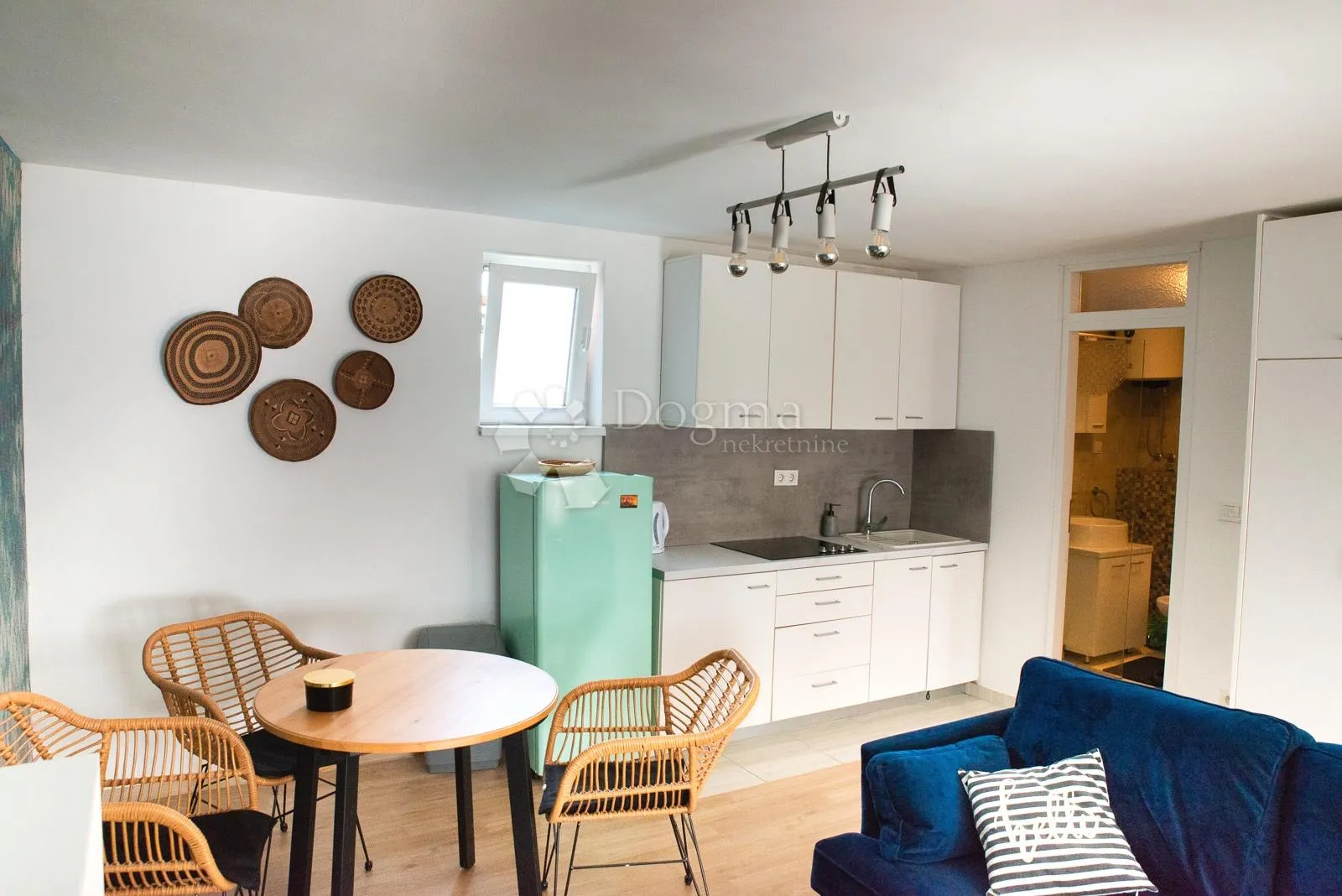 3 studio apartmana s uhodanim dnevnim najmom!! - slika 2