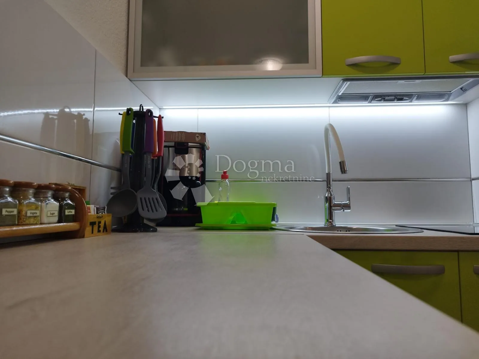 malinska - 2 apartmana sa sjenicom - slika 14