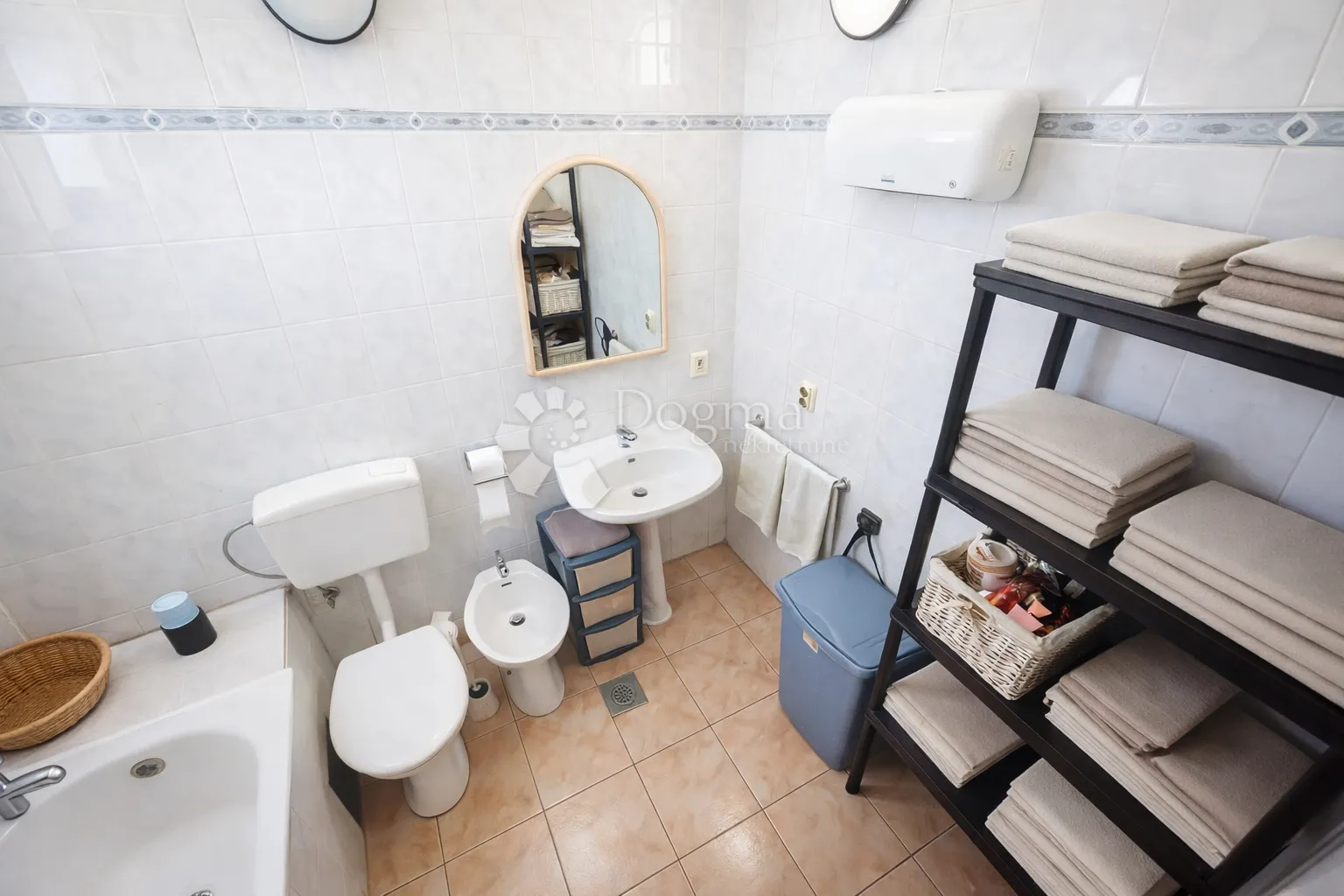glavani – kuća p+1+potkrovlje + kamena kućica, useljivo, 181.000 € - slika 4