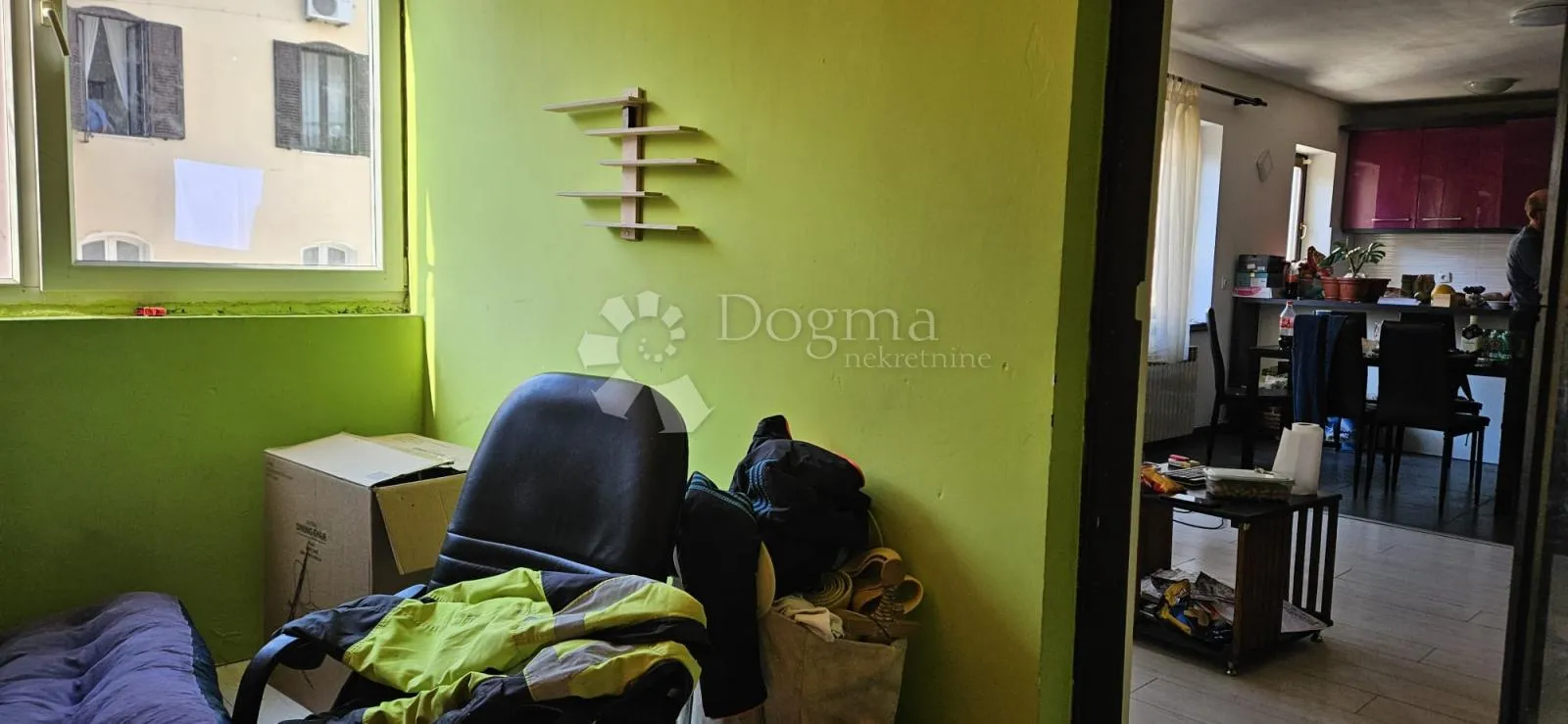 prostrani stan na odličnoj lokaciji - slika 10