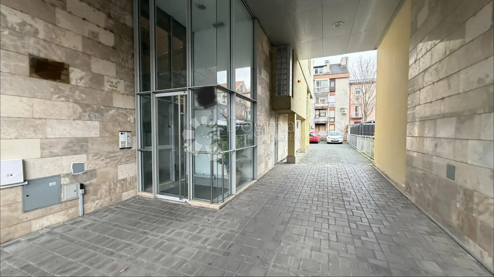 najam poslovnog prostora 350m2, kvaternikov trg - slika 17