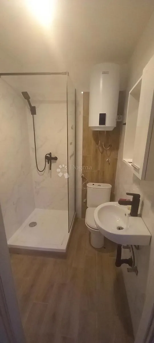 samo u našoj ponudi -kuća sa 4 stana - slika 10