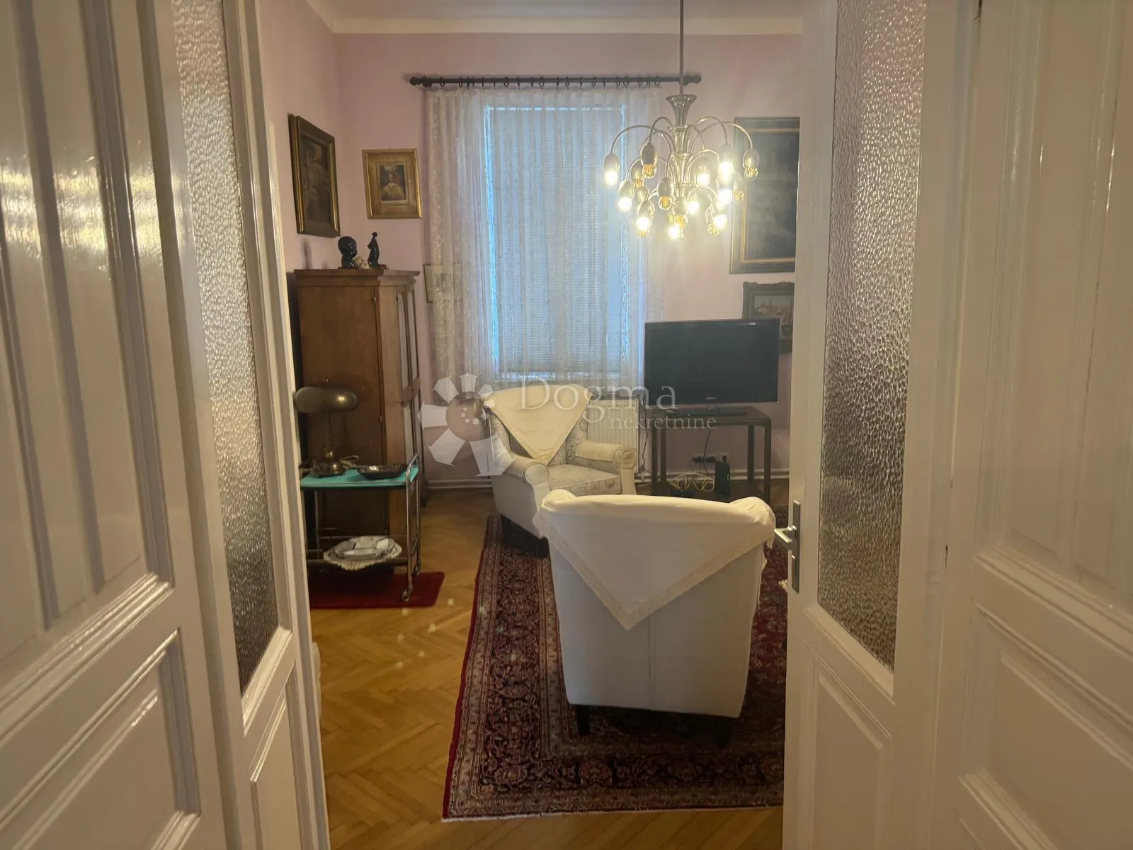raskoš građanskog stana u srcu zagreba – spoj klasike i prestiža - slika 14