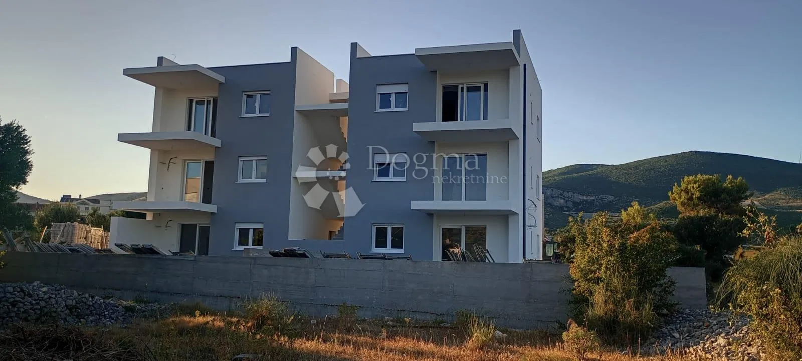 novo! dvosoban penthouse s velikom krovnom terasom s6 – plano, trogir - slika 2
