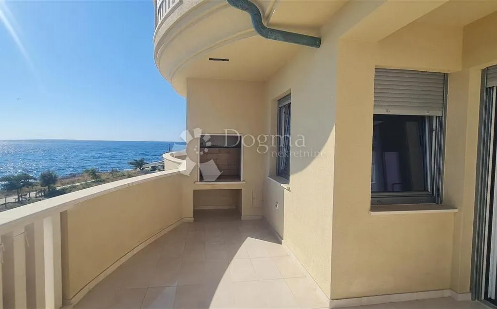 luksuzan apartman pored mora u povljani - slika 4