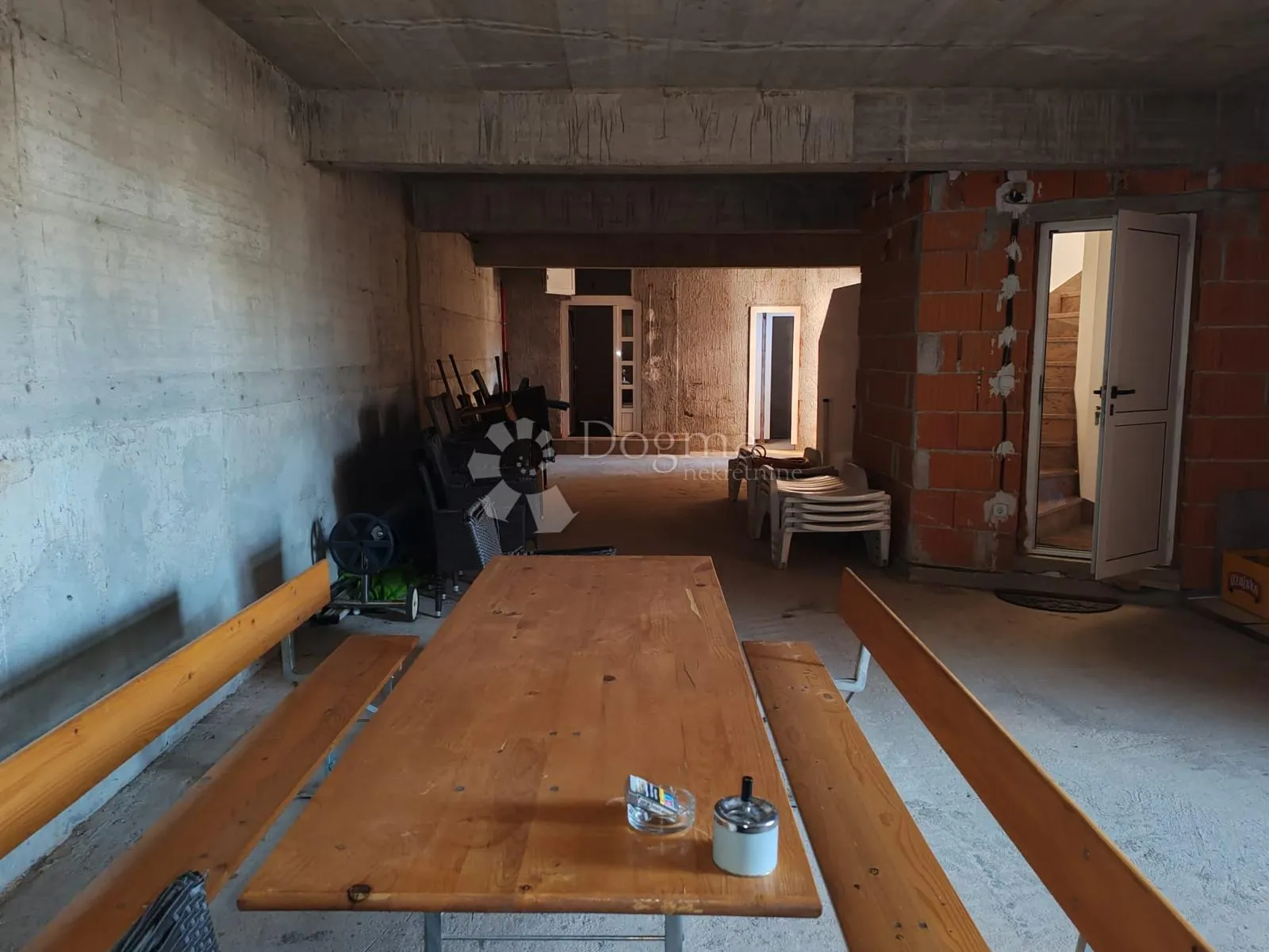 zatoglav - kuća nadomak mora sa 7 apartmana i poslovnim prostorom - slika 44