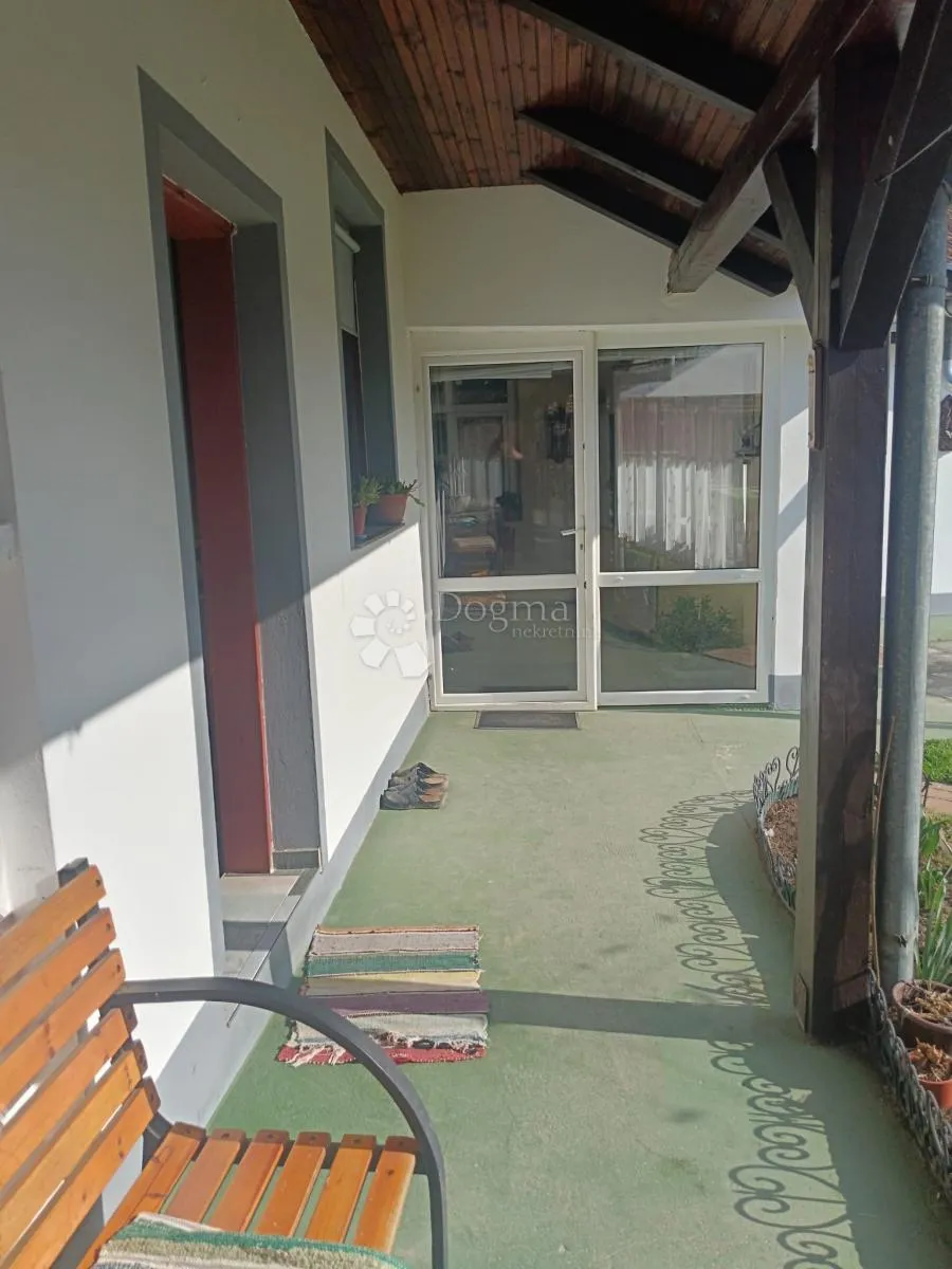 kuća u prirodi s jezerom i velikim imanjem - slika 4