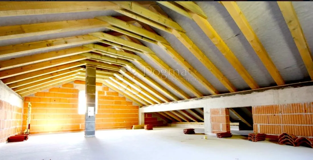 vodice - dvoetažni stan na 1. katu 130 m2 - slika 18