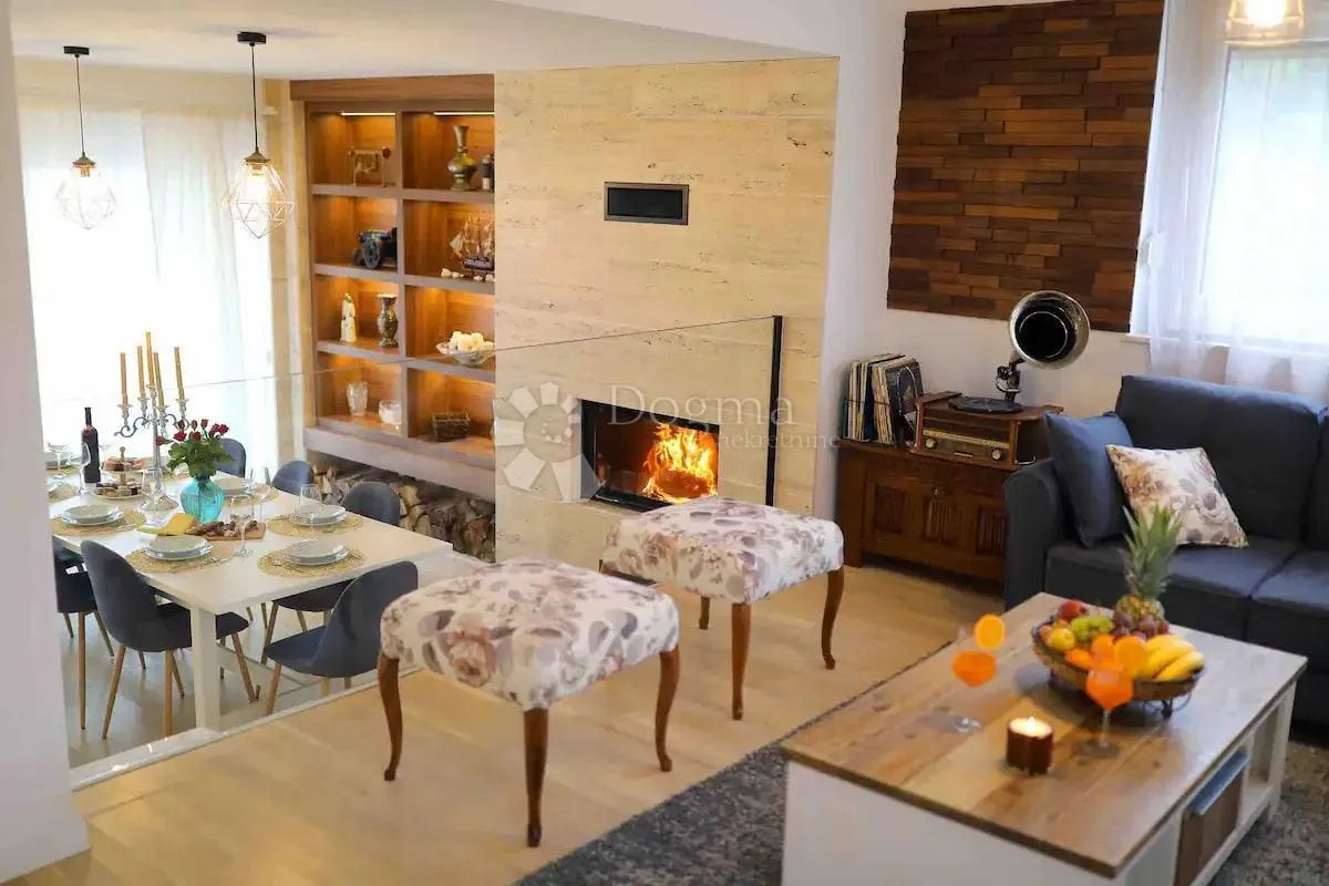 dvoetažni penthouse iz snova - krovna terasa i bazen - slika 8