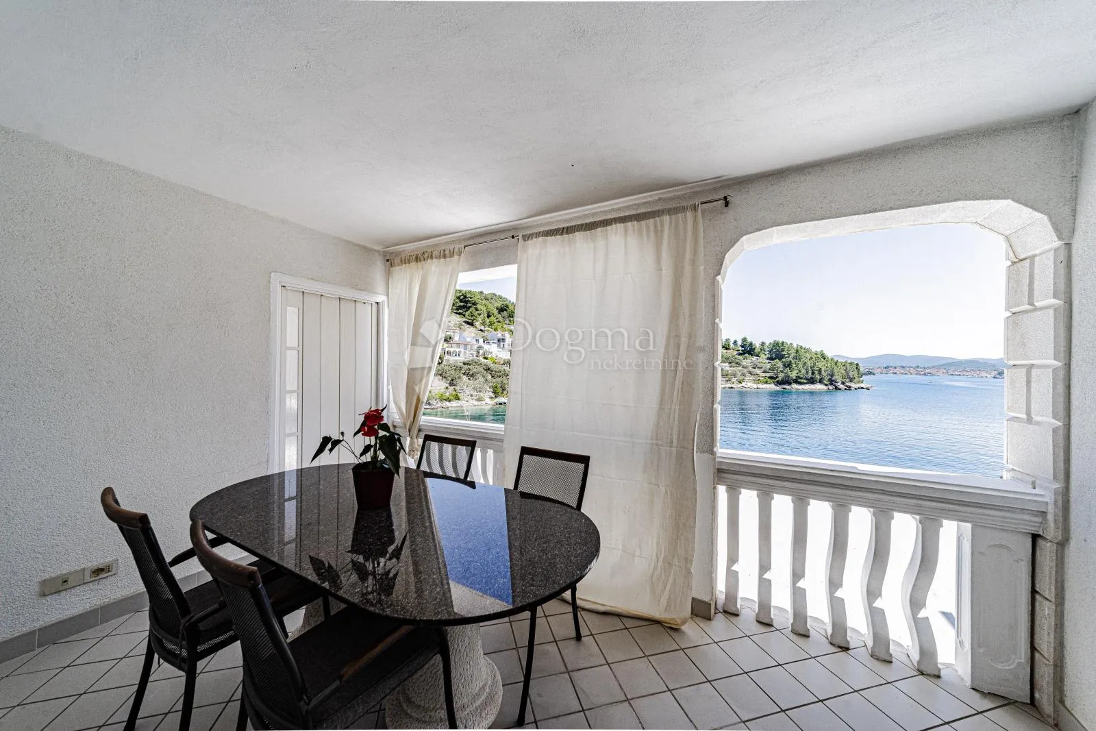 prvi red do mora: samoodrživa apartmanska vila s uhodanim poslovanjem – vela luka, korčula - slika 149