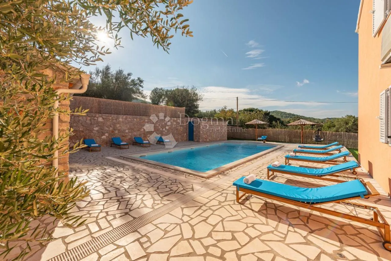 predivna mediteranska vila s bazenom na otoku pašmanu - slika 14