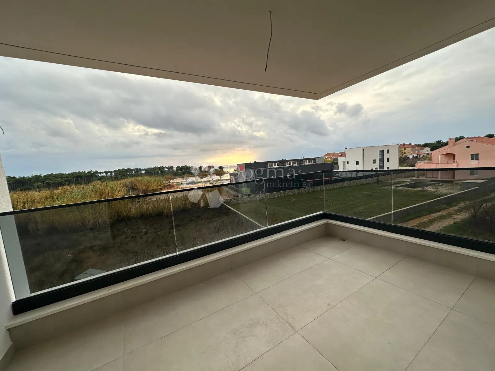 moderna novogradnja 70m od mora - slika 7