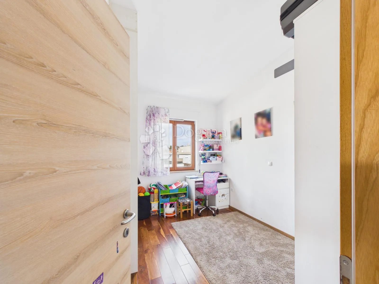 stan 83,2m2 s galerijom i terasom u manjoj zgradi + parking - slika 10