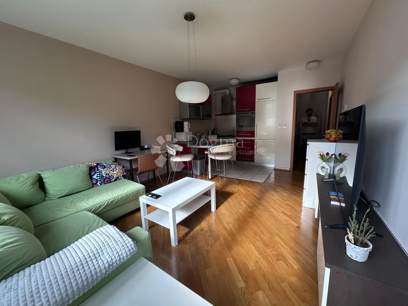 Zagreb, Trešnjevka, prekrasan dvosoban stan 52 m2 + parking