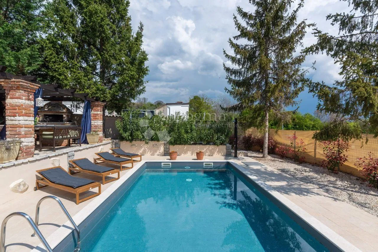 romantična kamena villa s bazenom - slika 2