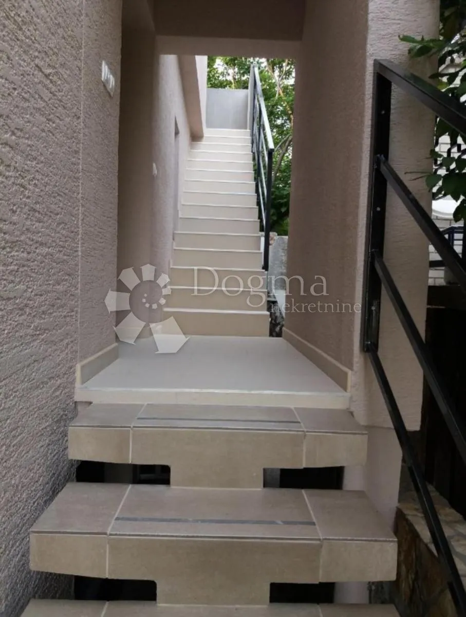 kuća s tri apartmana uz more - slika 5