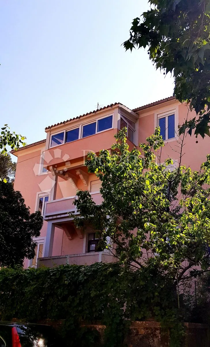 rab-odličan stan u gradskoj jezgri s pogledom - slika 2