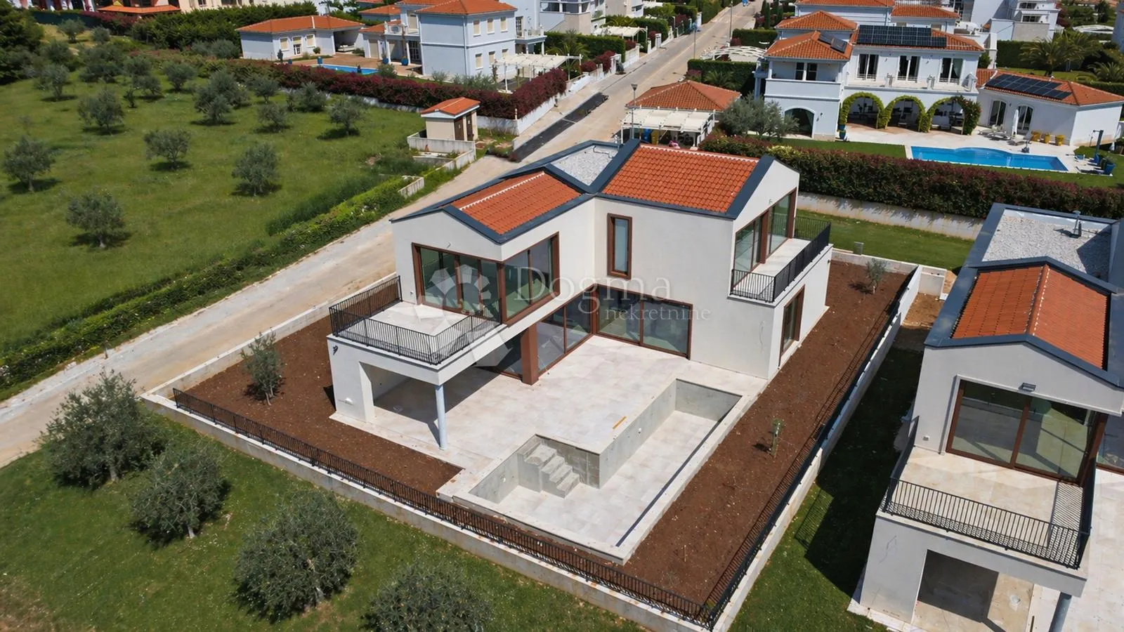 poreč (okolica) - luksuzna vila s otvorenim pogledom na more - slika 27