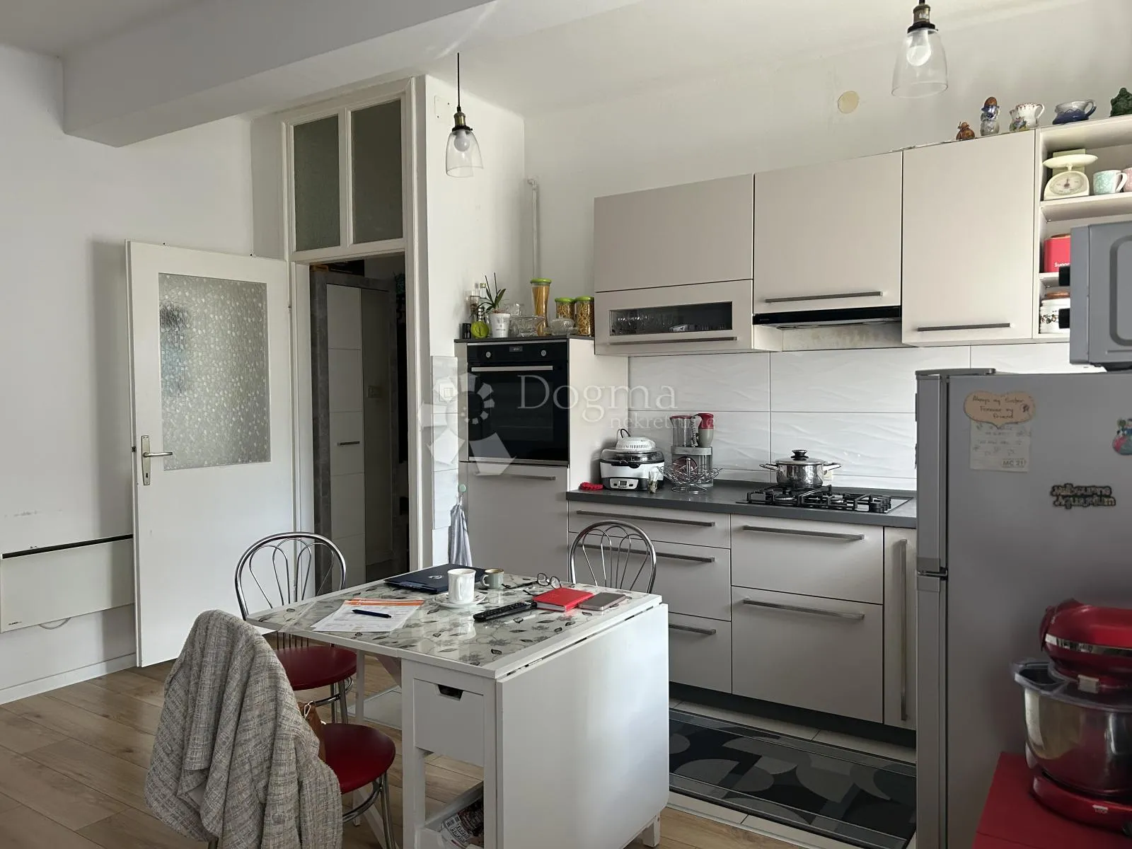 pećine adaptiran stan samo kod nas! - slika 2