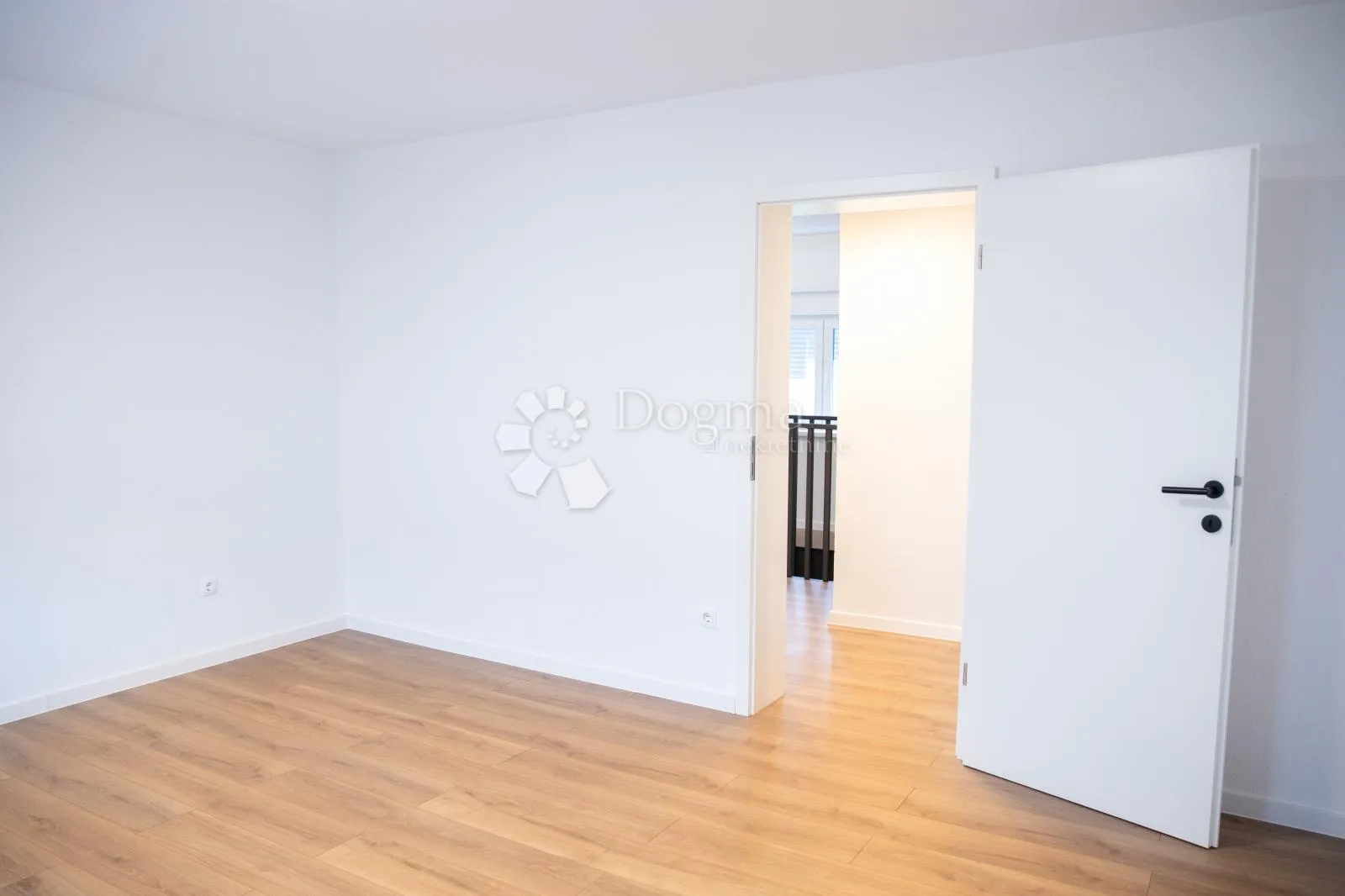 elegantno obnovljena kuća s pogledom – daruvar - slika 15