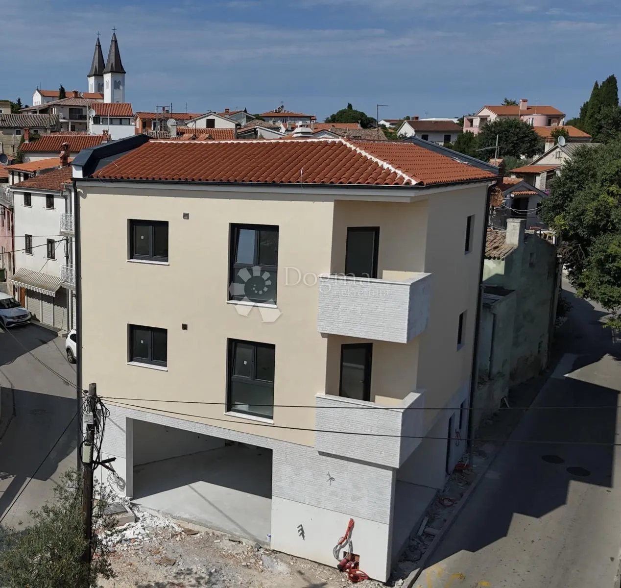 novogradnja sa garažom u centru medulina! - slika 2