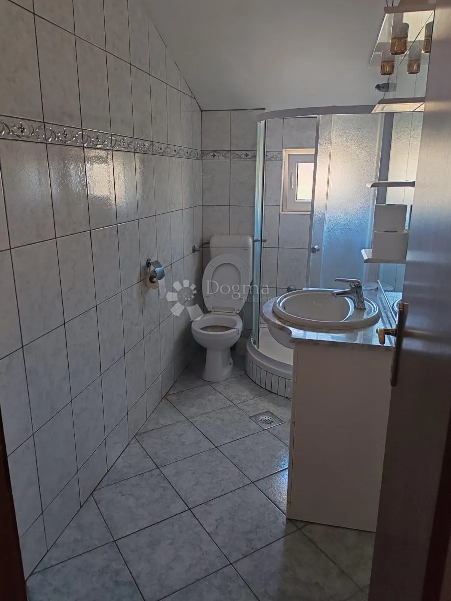 zatoglav - kuća nadomak mora sa 7 apartmana i poslovnim prostorom - slika 37