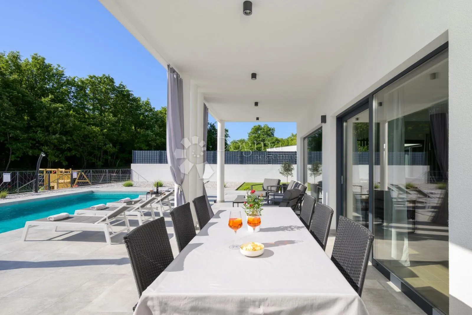prekrasna villa s okućnicom od 983m2 i bazenom, mirna lokacija - slika 2