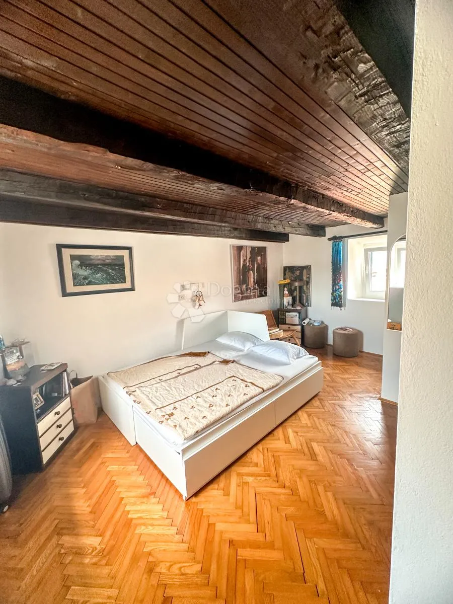 renovirana kamena kuća u srcu primoštena, 150 m2 - slika 13