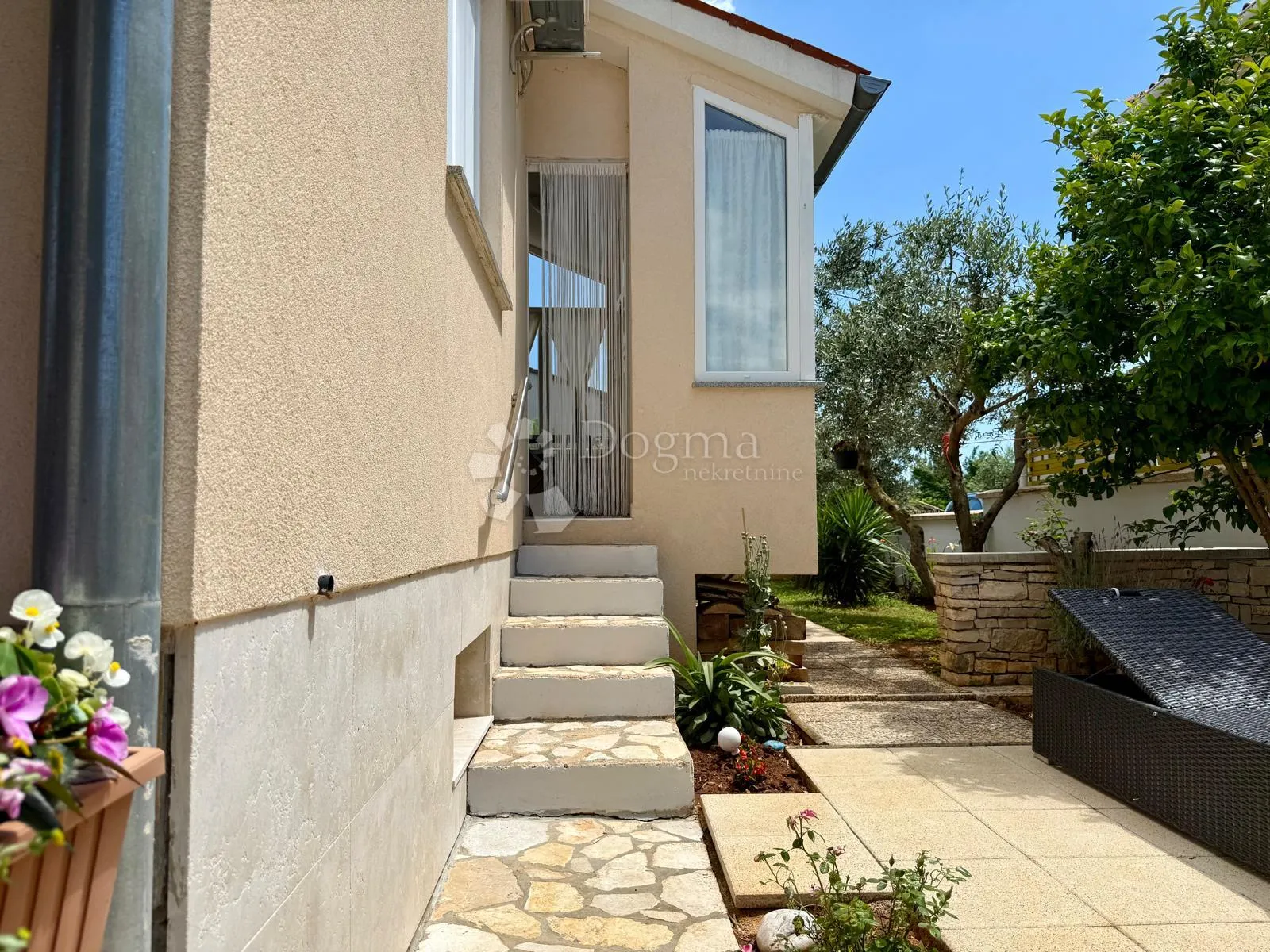 kuća s 3 apartmana i garažom blizu mora - fažana - slika 45