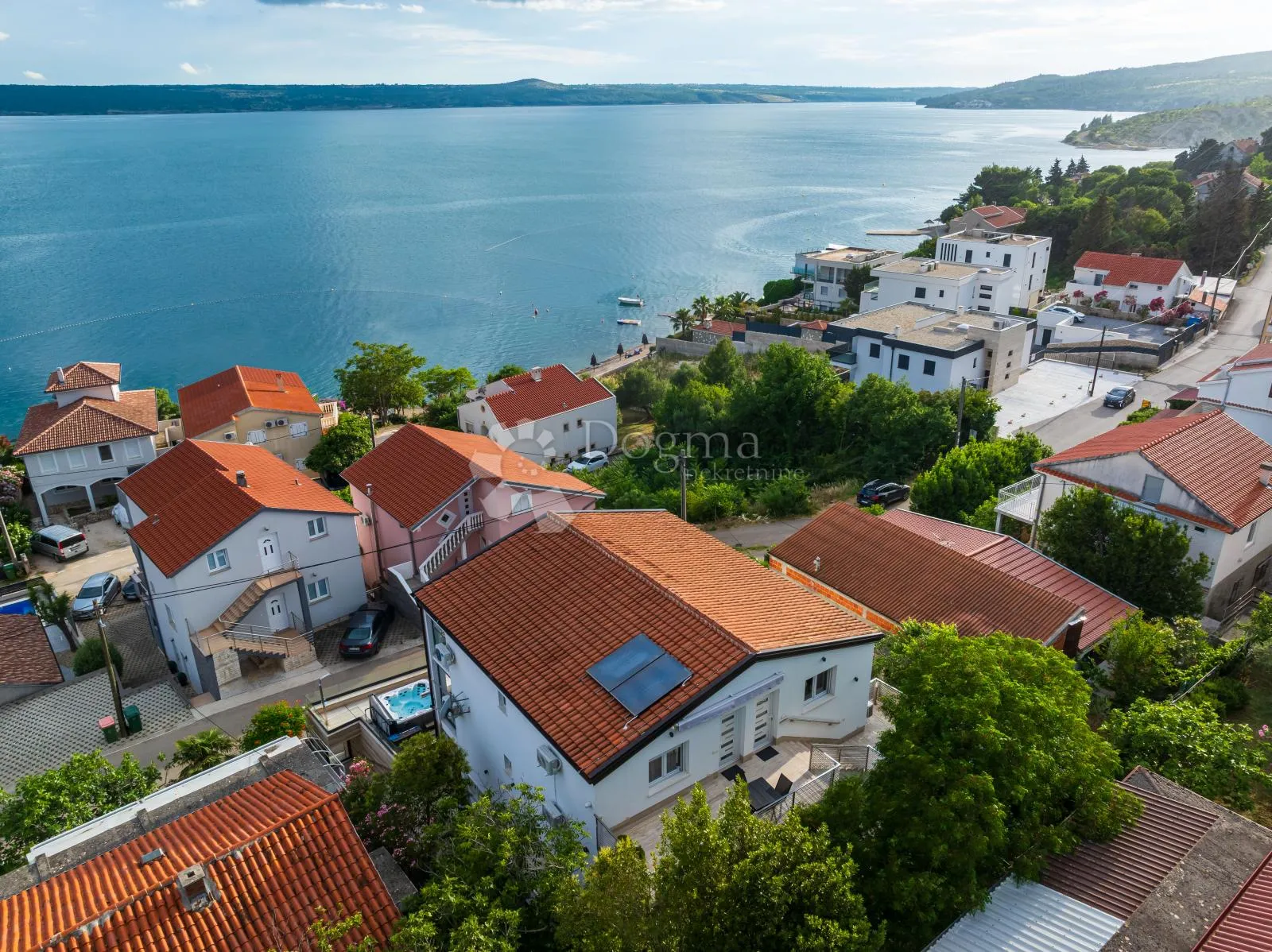 stan s pogledom na more,70 m od plaže - slika 7