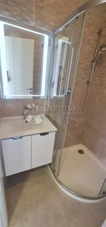 luksuzan apartman pored mora u povljani - slika 12