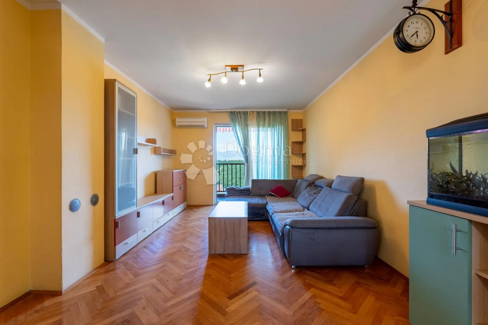 rijeka,škurinje-trosoban stan prostran od 85m2 - slika 8