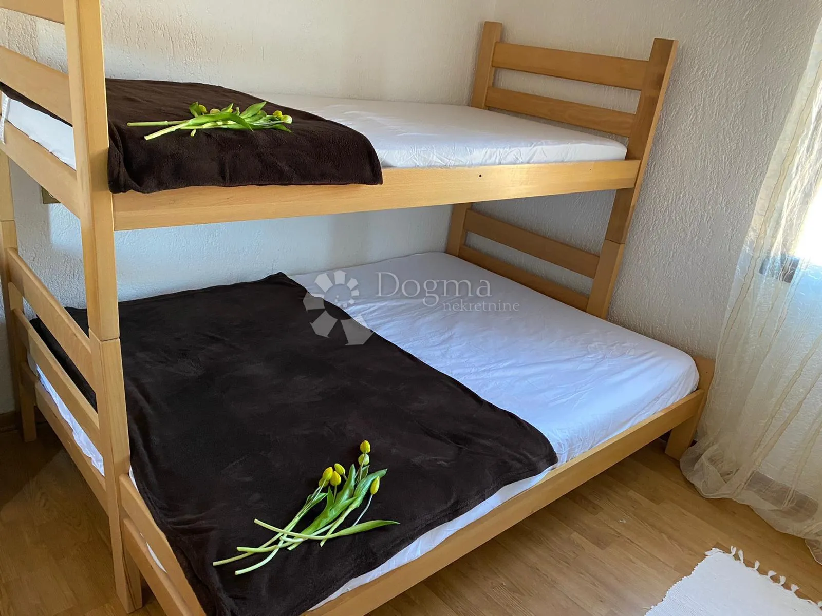 apartmanska kuća na 10-tak km od buzeta! - slika 19
