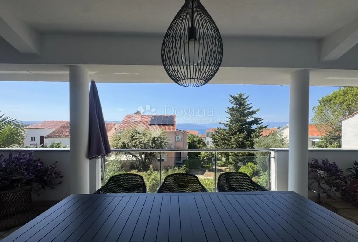 kuća sa 3 odvojena apartmana - slika 14