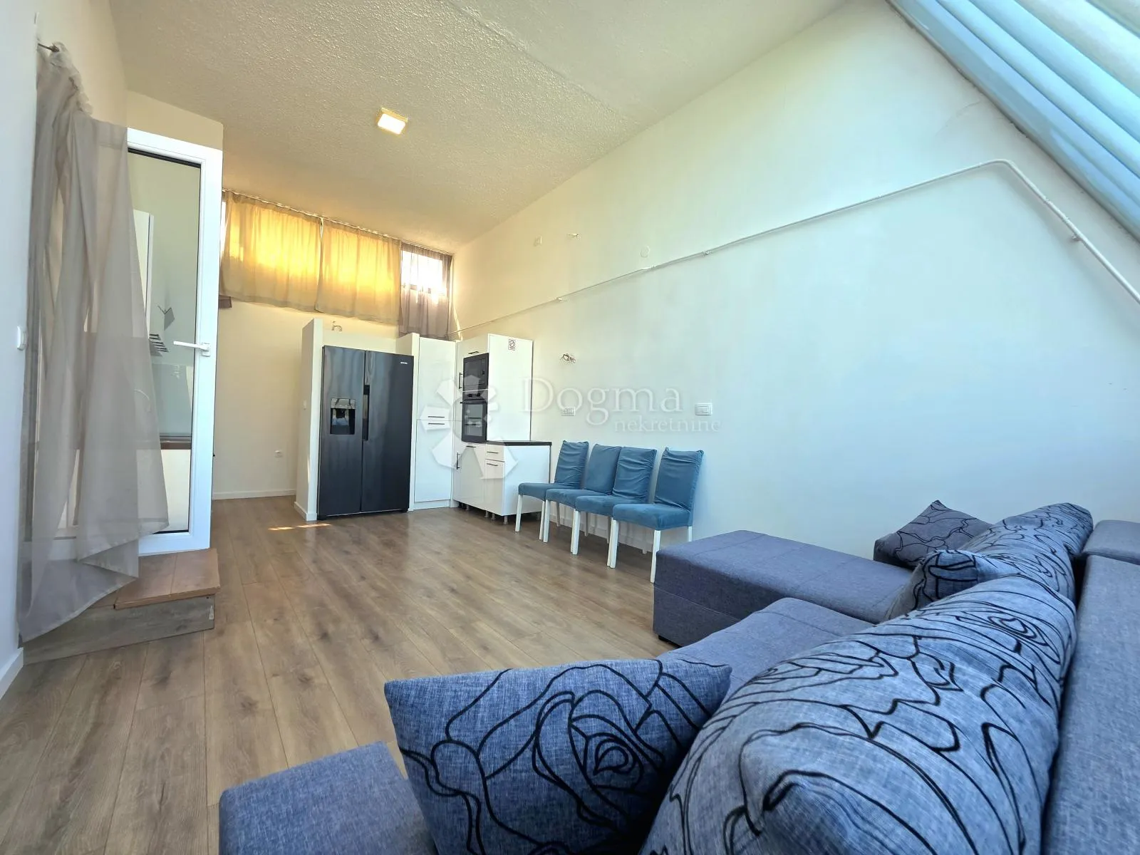 prodaja, stan, karlovac, nkp 50m² + 20m² terase, grabrik - slika 3