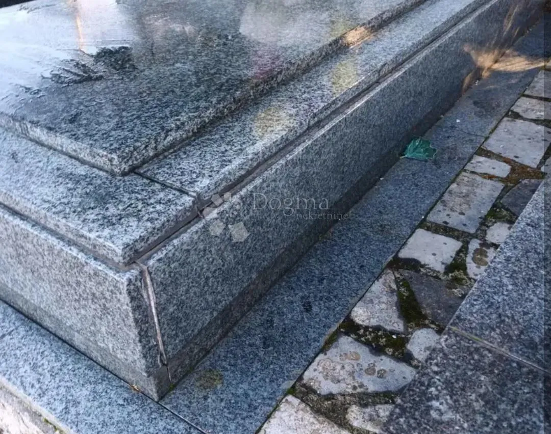 prodaje se obiteljska grobnica - groblje miroševec - slika 86