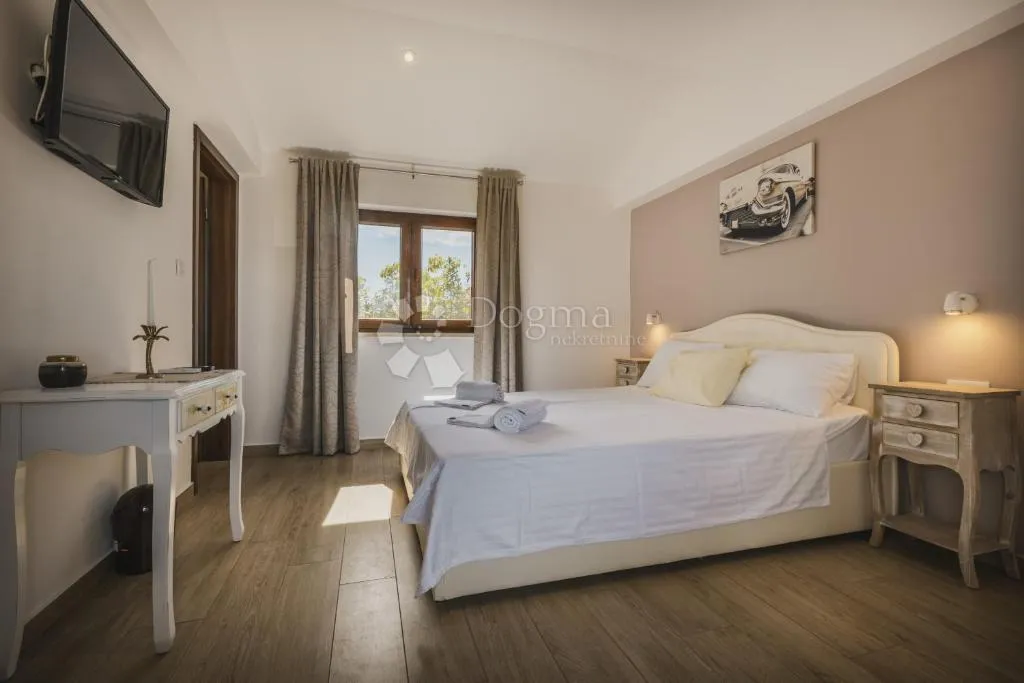 kuća s restoranom i 4 sobe za turistički najam - namješteno - slika 7
