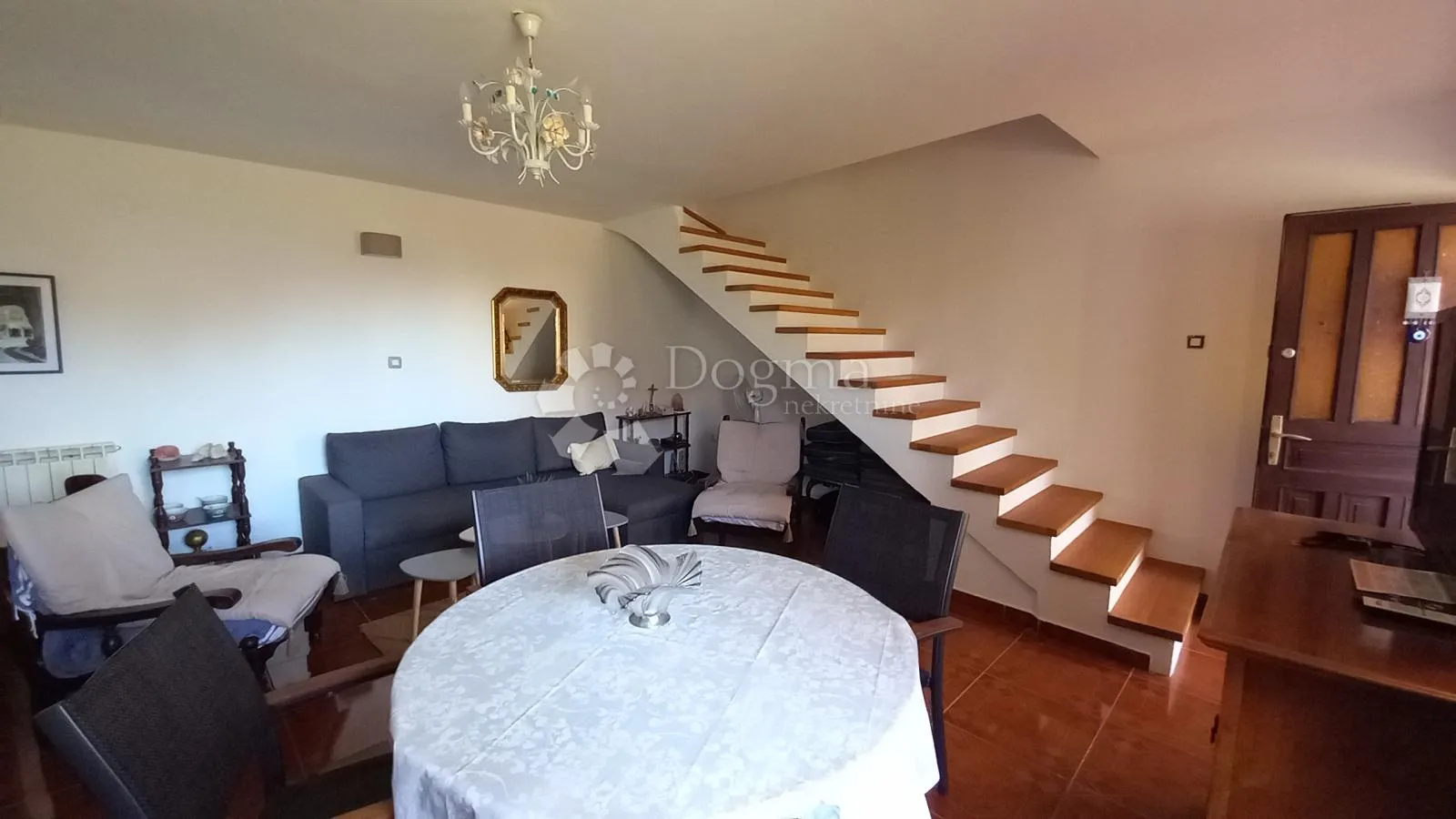 prostrana kuća s dva apartmana u mirnom okruženju blizu brtonigle - slika 11